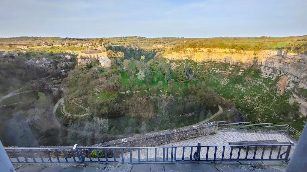 Arnaud Aurejac_Le Belvédère-Christine & Guillaume Viala_Bozouls_review