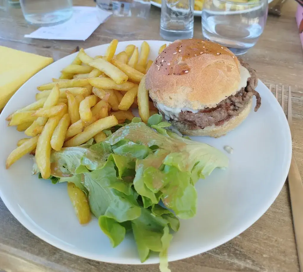 Romane Pll_La Terrasse_Bozouls_review