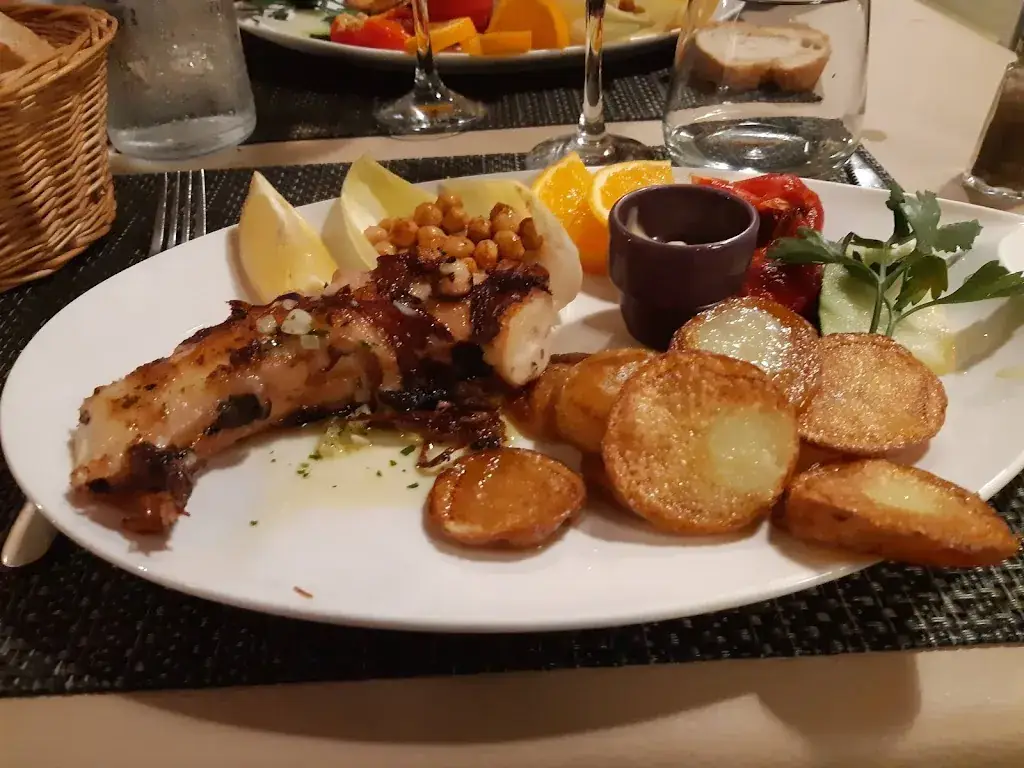 Le Petit Bouzigues_Bouzigues_slider_image_3