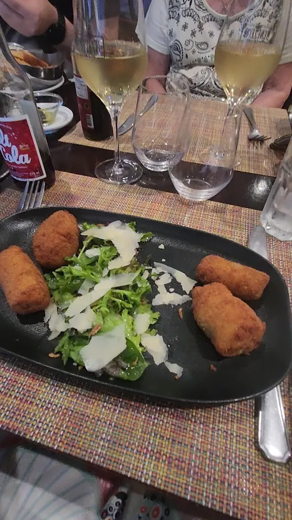 Maison Benezech - Restaurant Le Grand Bleu_Bouzigues_slider_image_2