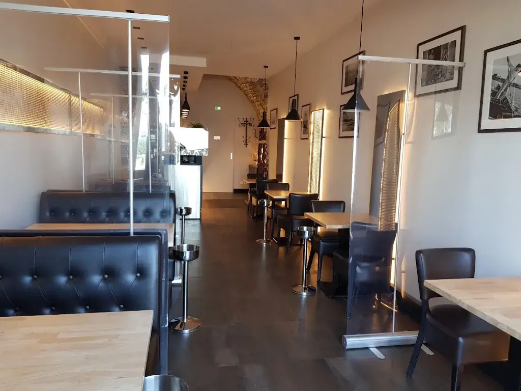 Chez Alex & Lucie_Bouzigues_slider_image_1