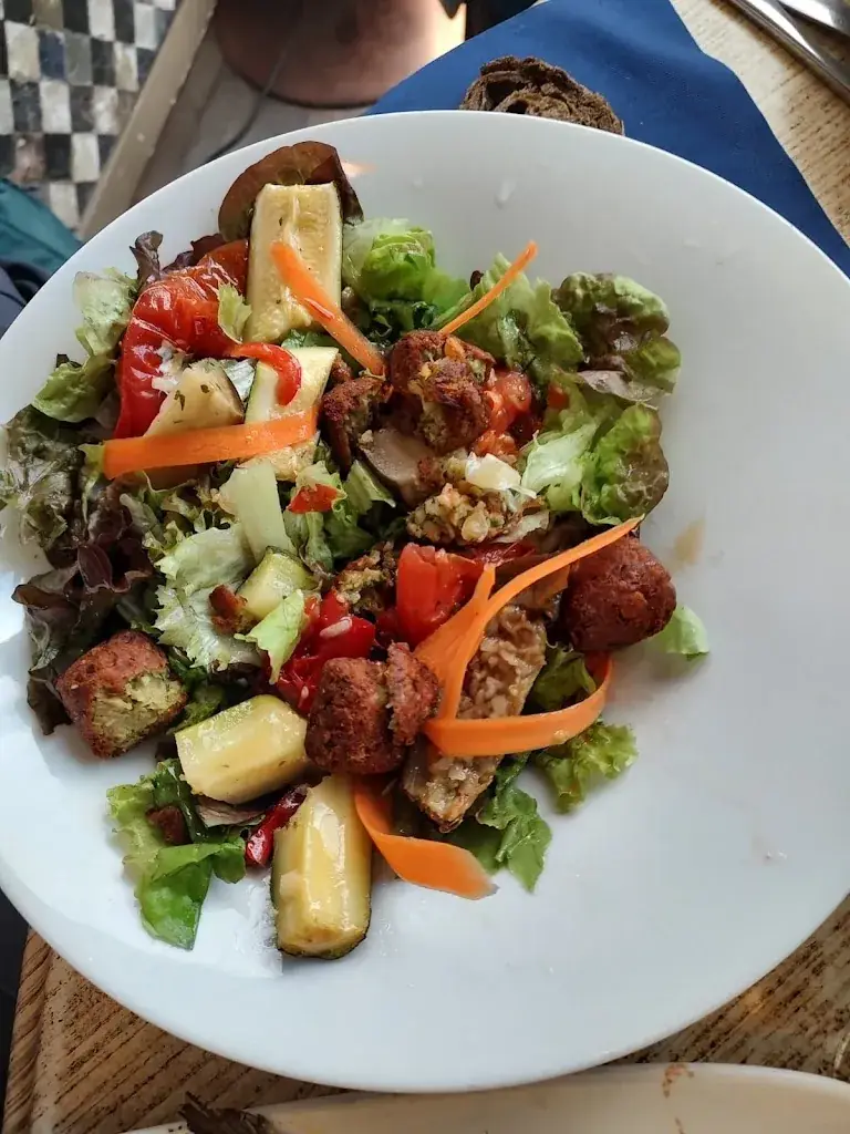 Maria Chis_À la Voile Blanche - Restaurant Bouzigues Etang de Thau_Bouzigues_review