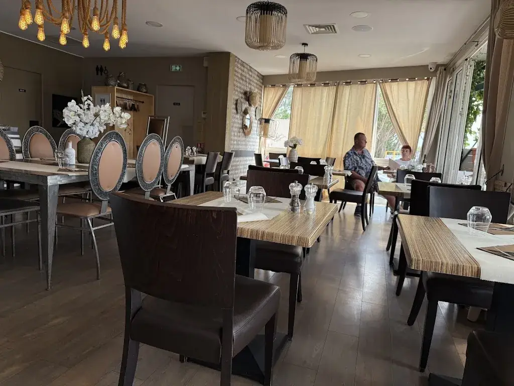 À la Voile Blanche - Restaurant Bouzigues Etang de Thau_Bouzigues_slider_image_3