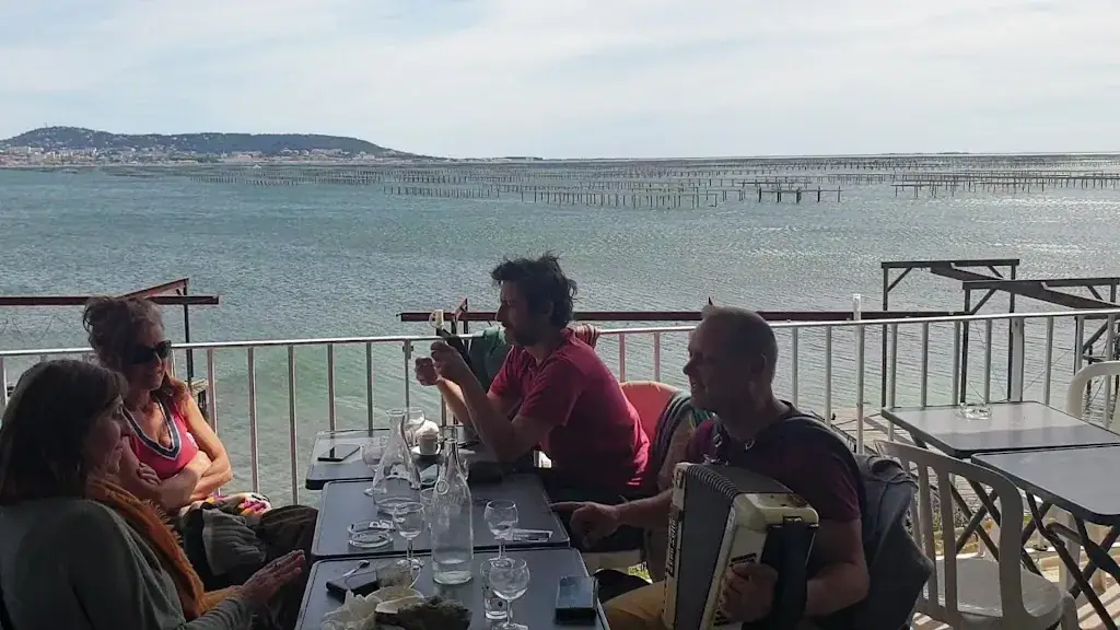 Chez Petit Pierre_Bouzigues_slider_image_2