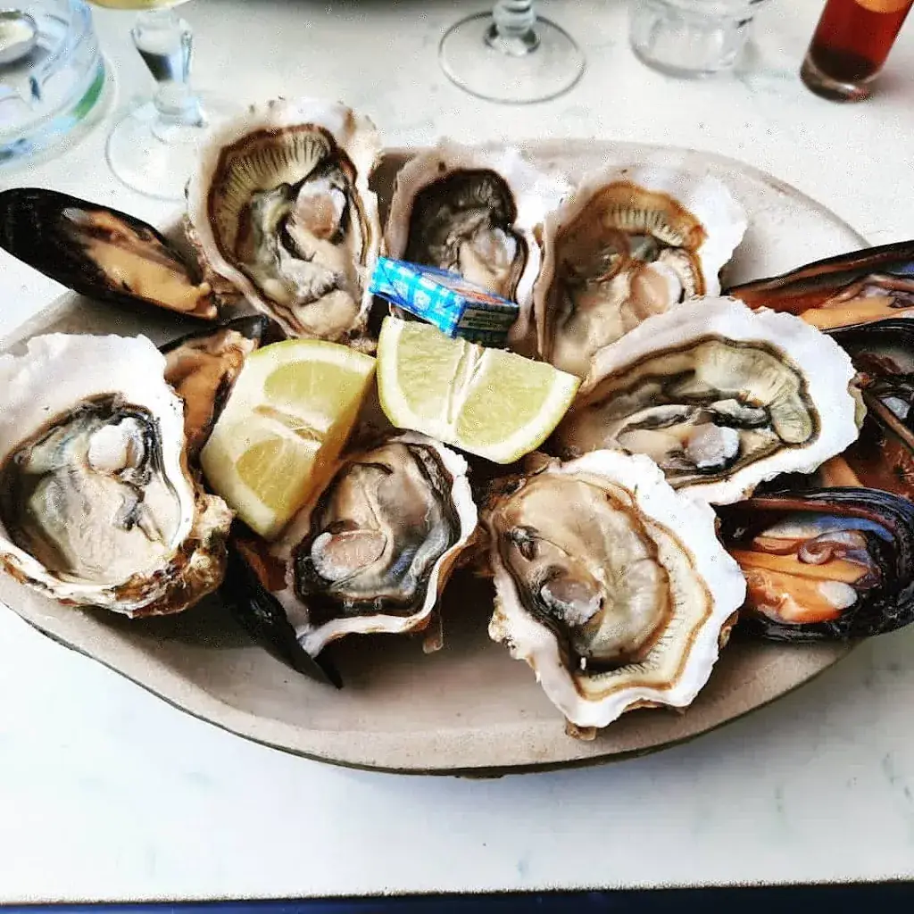 Chez Petit Pierre_Bouzigues_slider_image_3