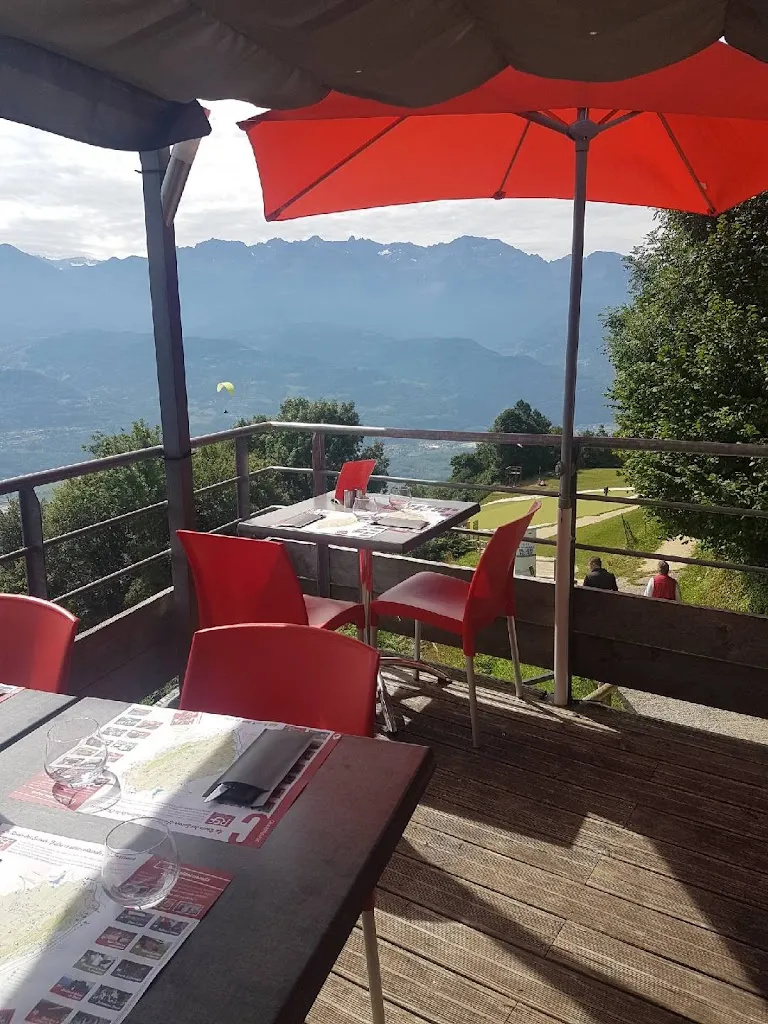 Restaurant Le Funiculaire_Plateau-des-Petites-Roches_slider_image_1