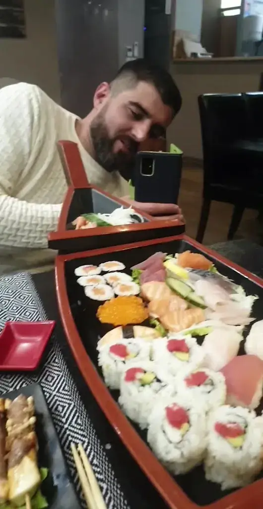 Malis Restaurant_Fronton_slider_image_2