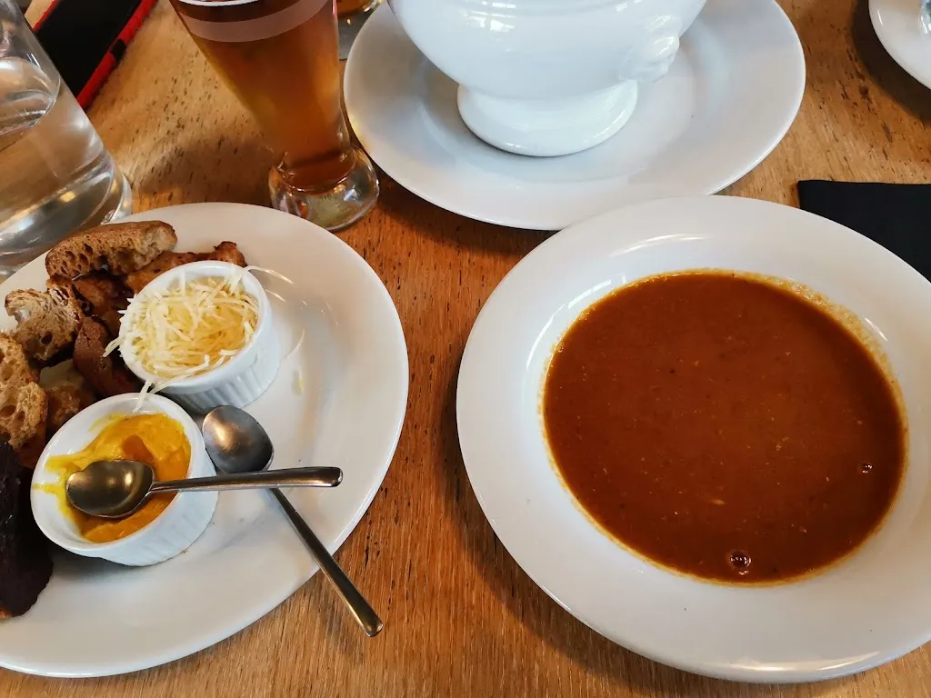 Alex Schuster_Le Fanal_Castelnau-d'Estrétefonds_review