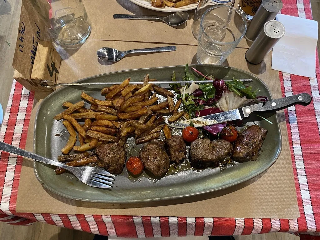 Brasserie Famille_Fronton_slider_image_2