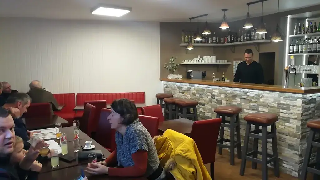 Epicerie Central Bar_Lézigneux_slider_image_1