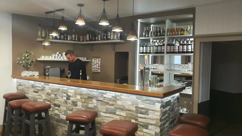 Epicerie Central Bar_Lézigneux_slider_image_2