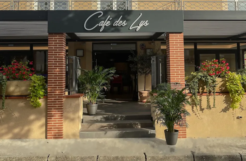 Café des Lys restaurant in Saint-Sauveur