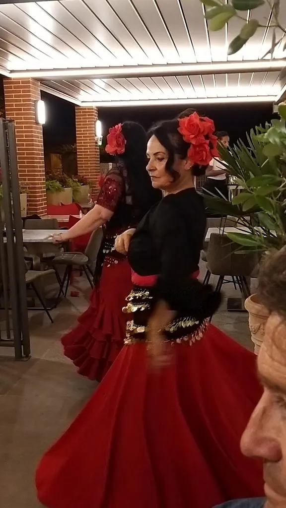 Café des Lys_Saint-Sauveur_slider_image_2