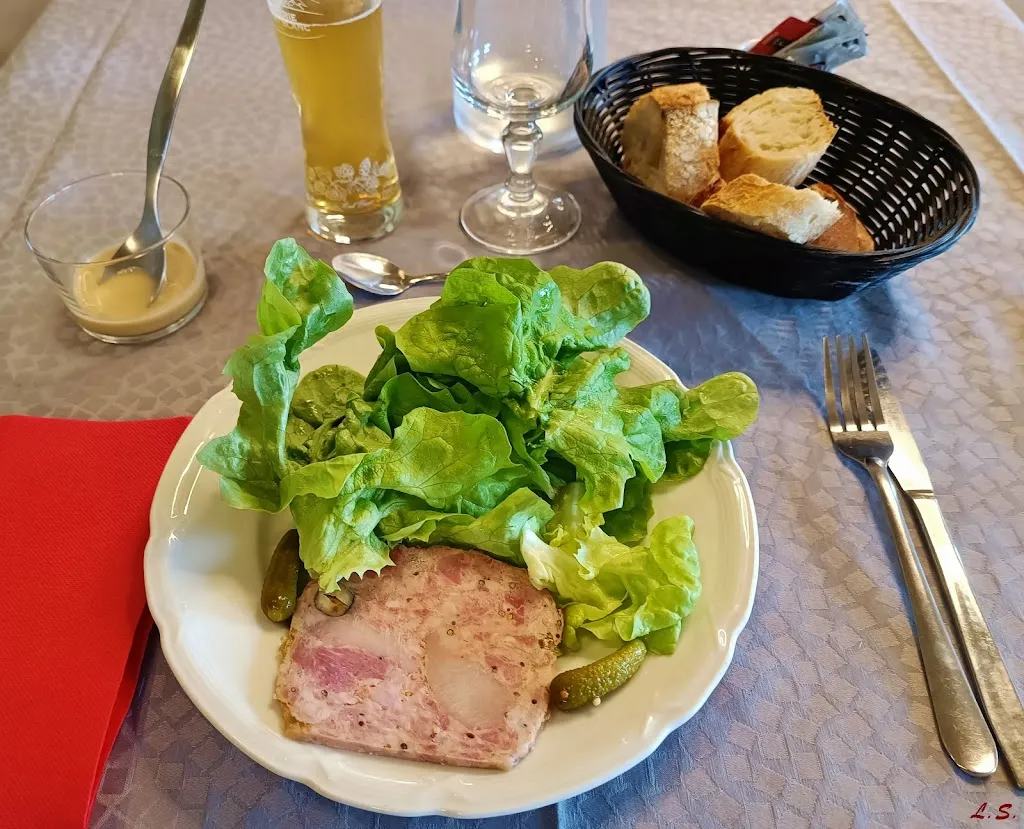 Louis Sommermont_Epicerie Restaurant Bar Gites Le Coin des Ecureuils_Lérigneux_recensione