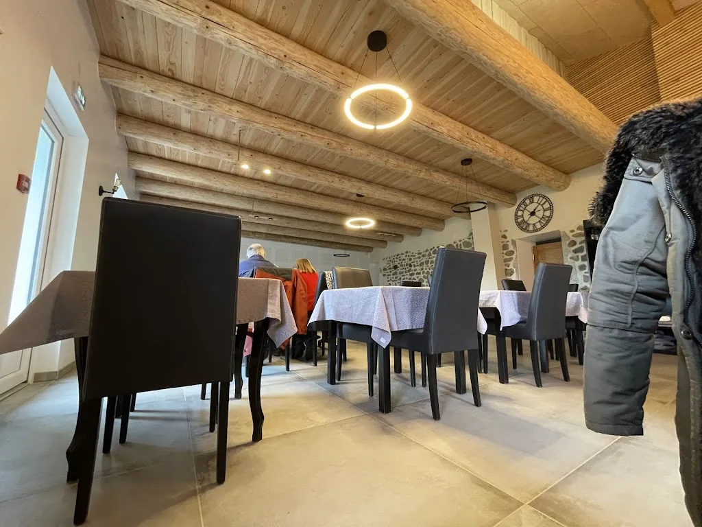 Epicerie Restaurant Bar Gites Le Coin des Ecureuils Restaurant in Lérigneux