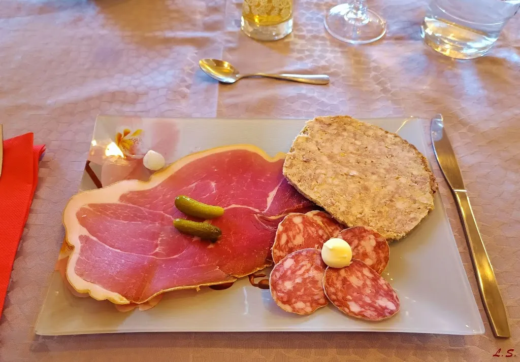 Epicerie Restaurant Bar Gites Le Coin des Ecureuils_Lérigneux_slider_image_2