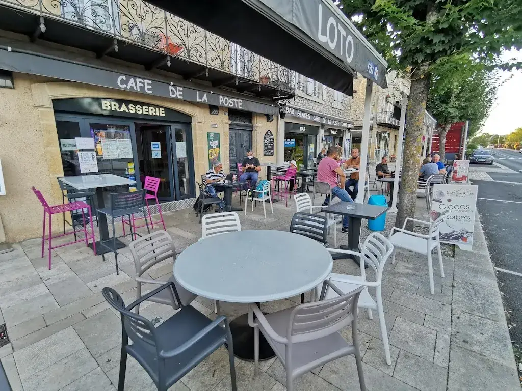 Café de la Poste restaurant à Bretenoux