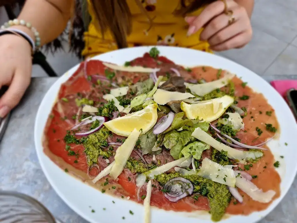 Stephanie Le Gulluche_Chez Eric_Thonon-les-Bains_review