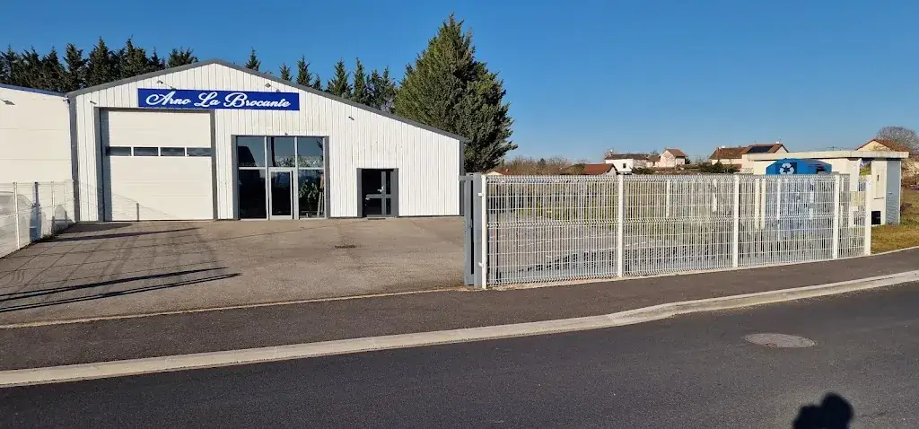 Arno la brocante restaurant in Leyment