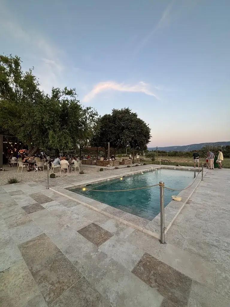 Russell Pink_Maison Balèti_Cabrières-d'Avignon_review