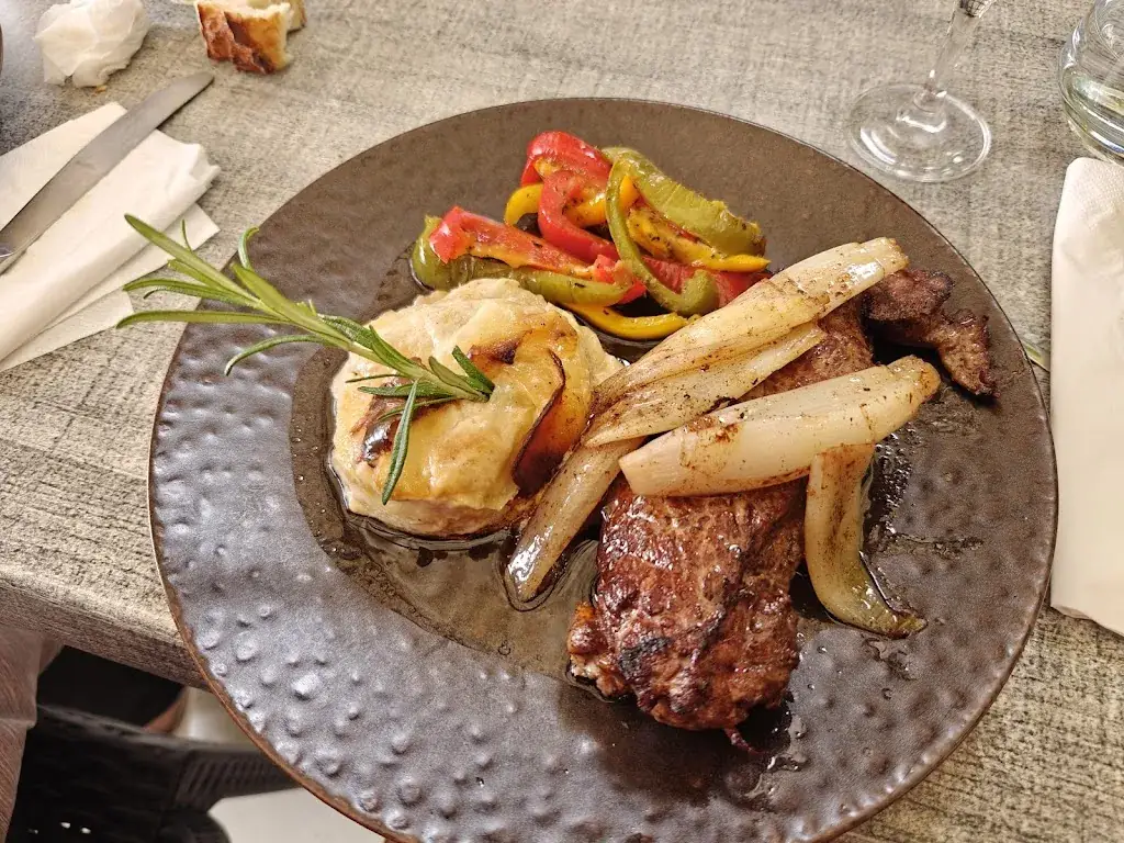 Pierre_Restaurant Le Saint Rémens pere et fils_Saint-Maurice-de-Rémens_review