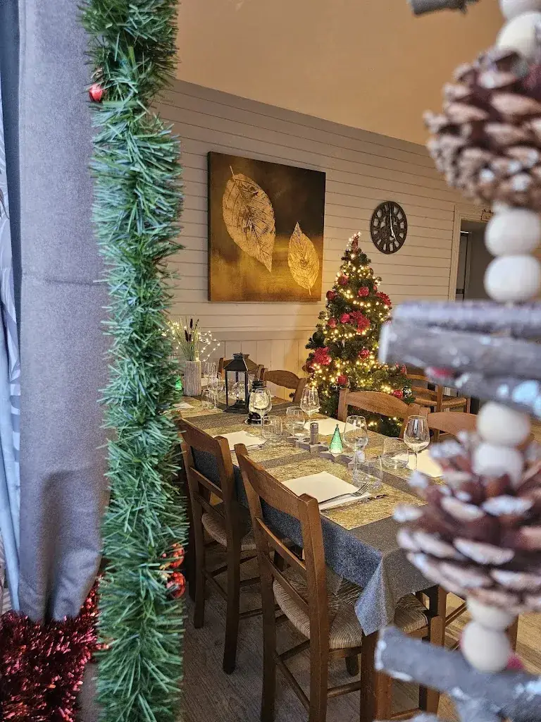 Restaurant Le Saint Rémens pere et fils restaurant in Saint-Maurice-de-Rémens