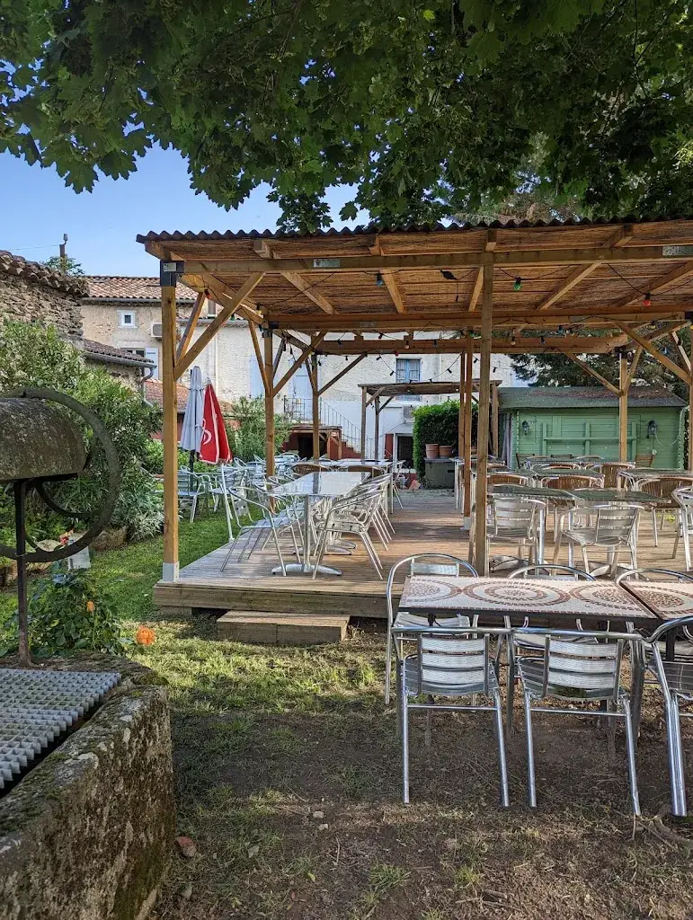 L'Absinthe restaurant in Burlats