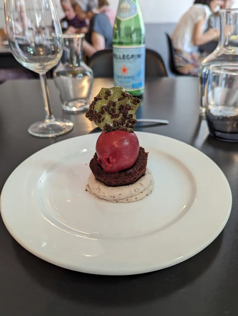 Sarah Van Pelt_L'artist_Castres_review