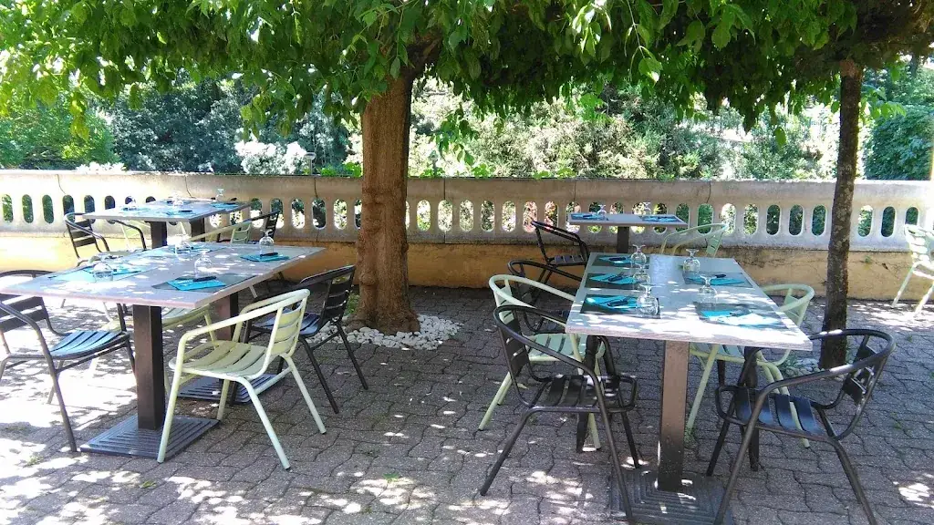 Restaurant-Bar et Chambres d’Hôtes près Castres - L'AUBERGE DES SALVAGES restaurant in Burlats