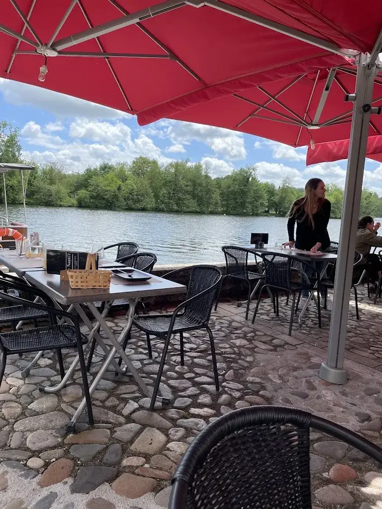 Gill Young_Restaurant Bar Cajarc LE NAUTI'C_Cajarc_review
