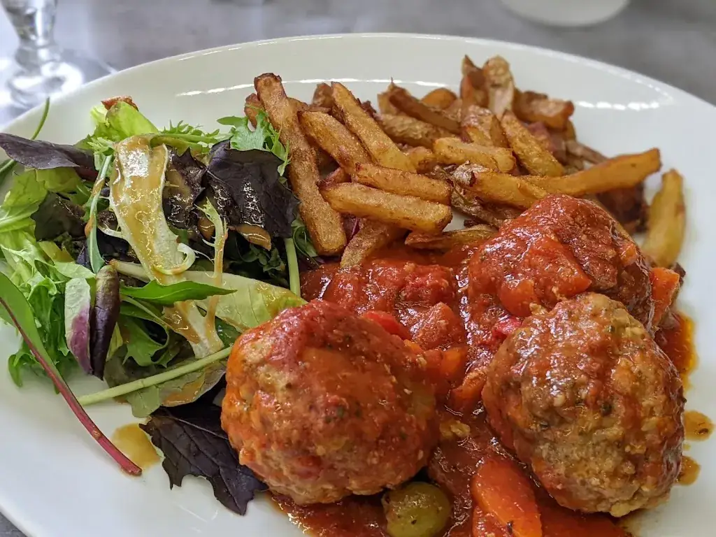 AL CZ_A Table_Cabestany_review