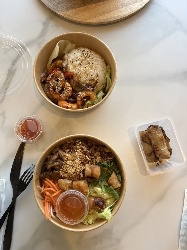 Charlotte Dalla-Riva_VIET NGUYEN - PLAT CUISINÉS VIETNAMIEN_Cabestany_review