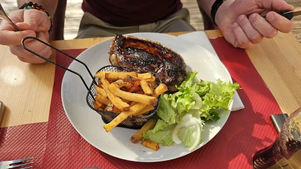 Cloé Uttaro_Le candi bar restaurant_Candillargues_review