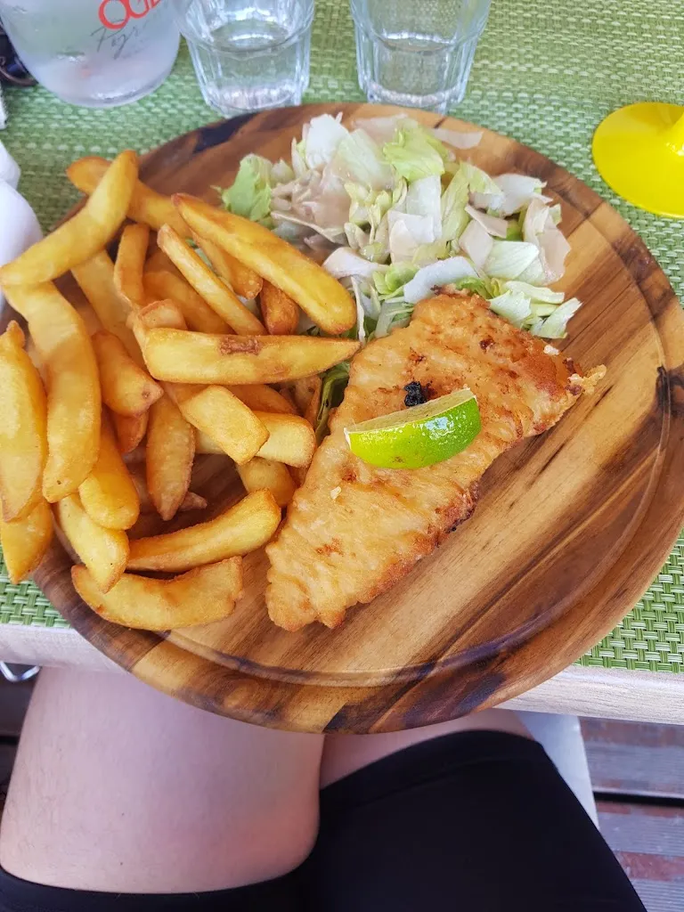 Yasmine Sergent_le refuge_Campan_review