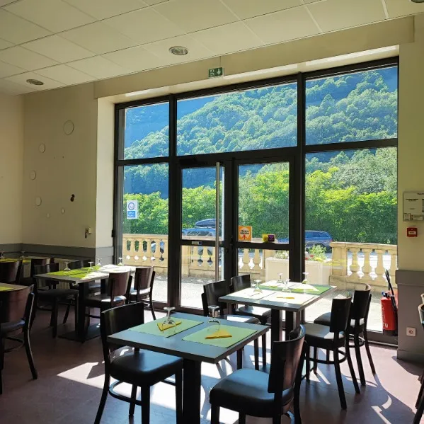 Le Taillefer bar & restaurant restaurant in Livet-et-Gavet