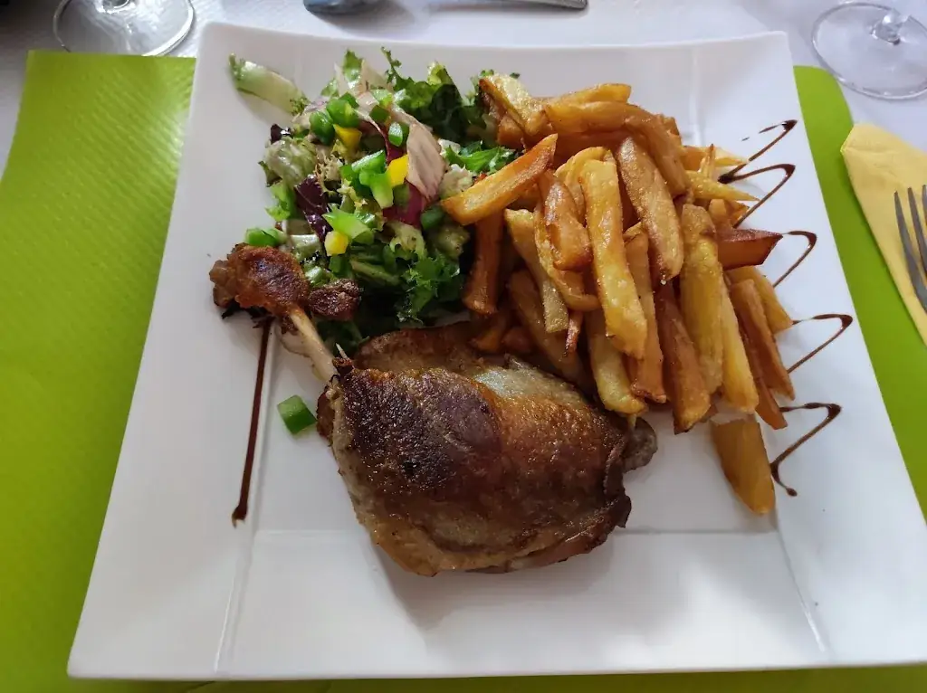 Verónica Rios_Auberge Miniquette_Campan_review