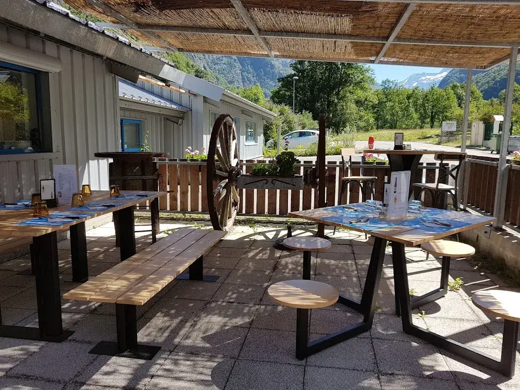 Chez Caro-line restaurant in Livet-et-Gavet