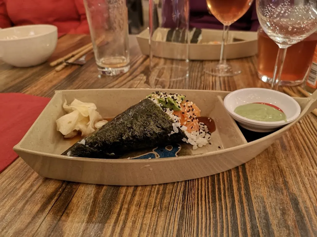 janine sfedj_Le Bord de Mer, Tashinow_Canet-en-Roussillon_review