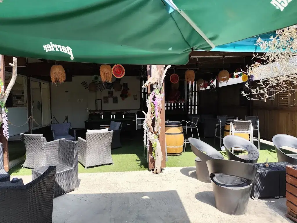 jacquard laurent_LA GUINGUETTE_Capdenac-Gare_review