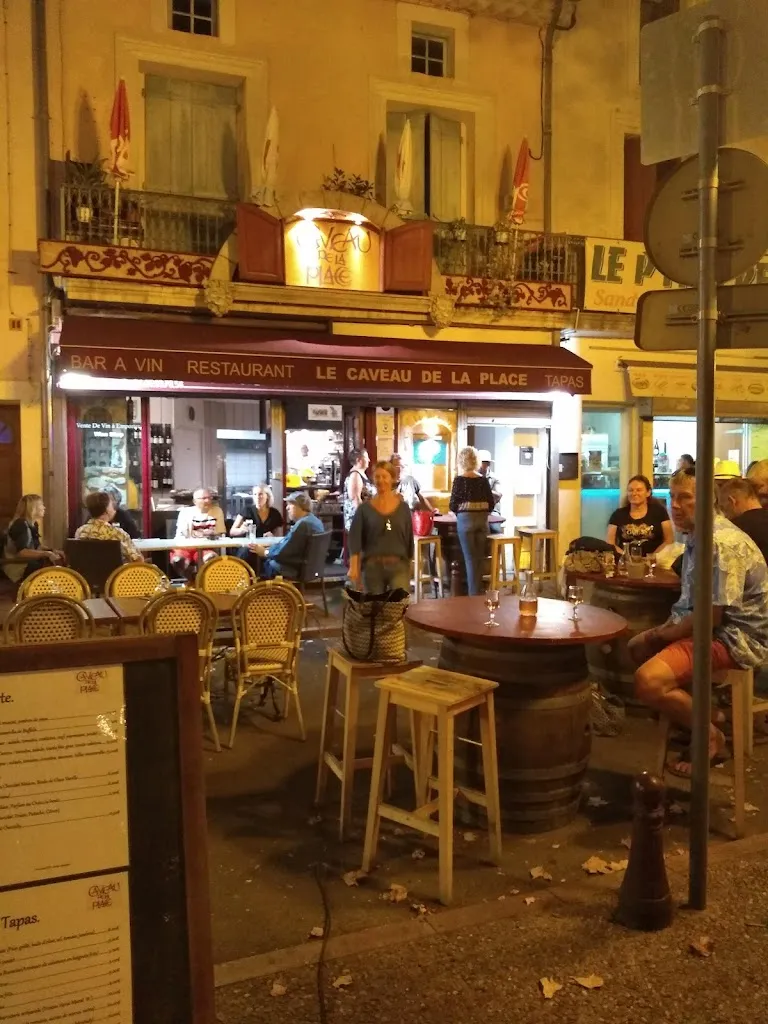 Le Caveau De La Place restaurant in Capestang