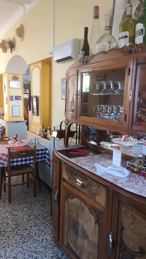 Hotel Restaurant Le Relais Bleu restaurant in Capestang