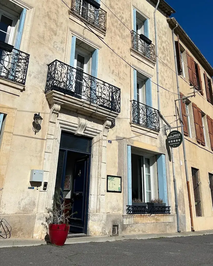 Entre MIDI - Maison d'Hôtes - B&B restaurant in Capestang