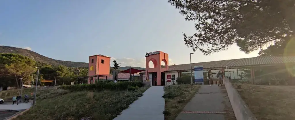 AUTOGRILL PLUS - AUTOGRILL Corbières Nord A61_Capendu_slider_image_3