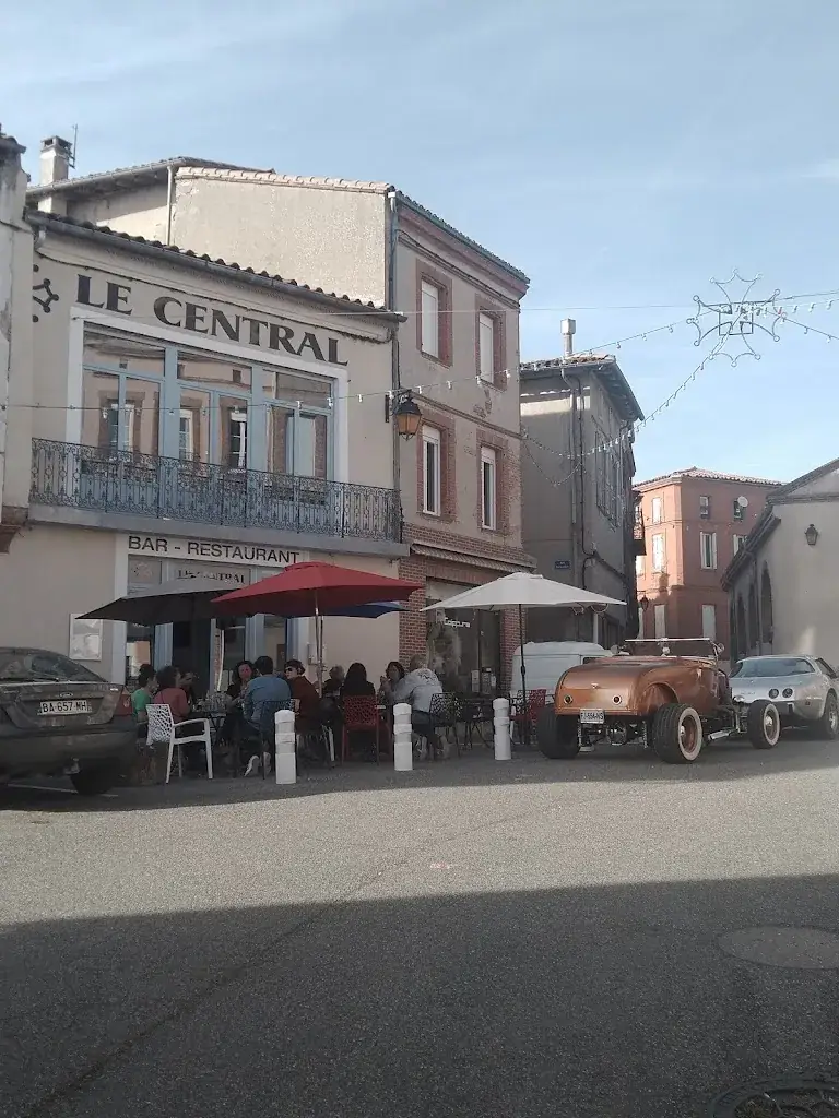 Bar Restaurant Le Central_Caraman_slider_image_3
