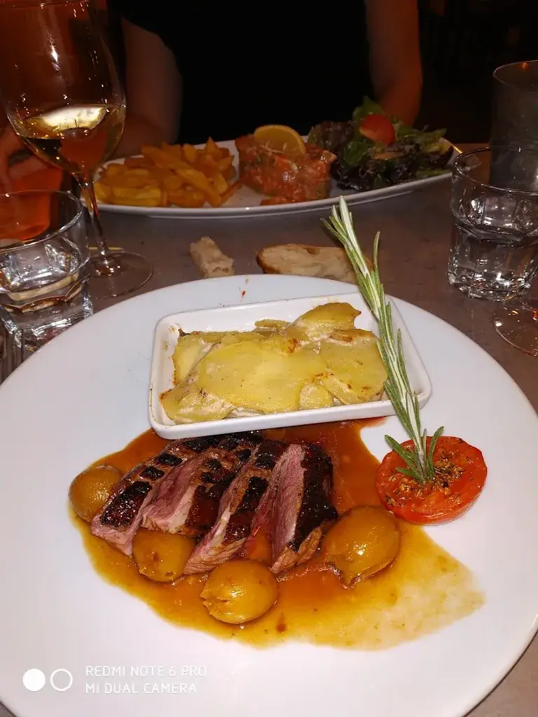 Eddy C_Table des Pierres Blanches_Lucenay_review