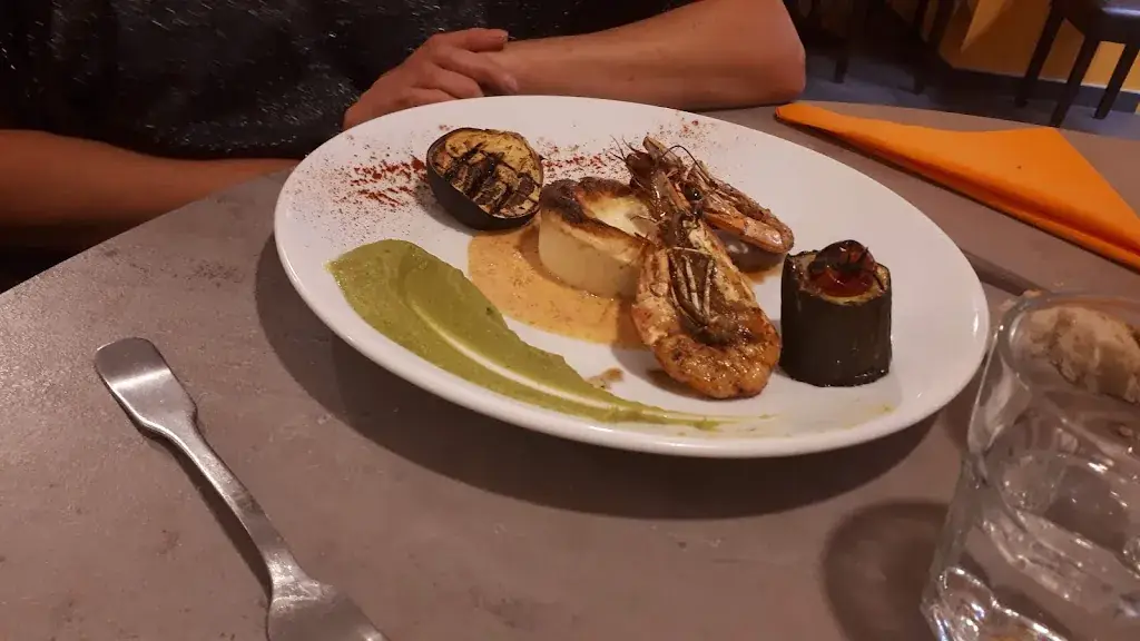 Table des Pierres Blanches_Lucenay_slider_image_1