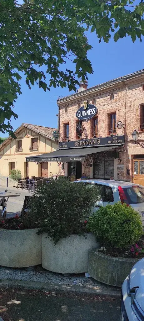 Orla Foley_Brennan's Bar_Castelginest_review