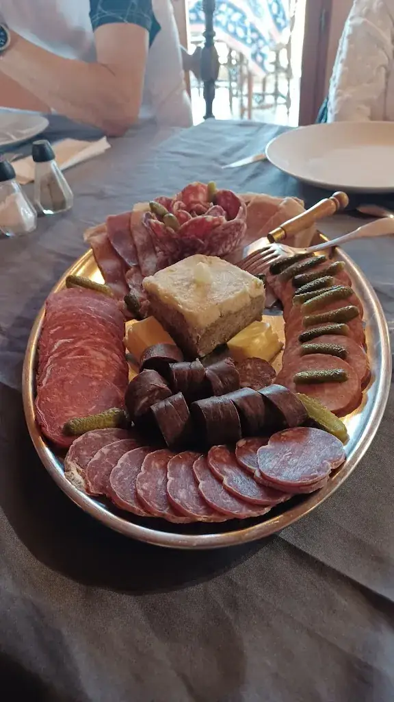 Michèle OPERTI_La Ferme De Maumenat_Latrape_review