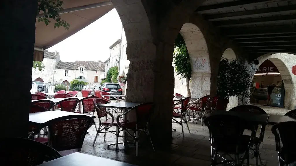 Le 17 restaurant in Castelnau-Montratier