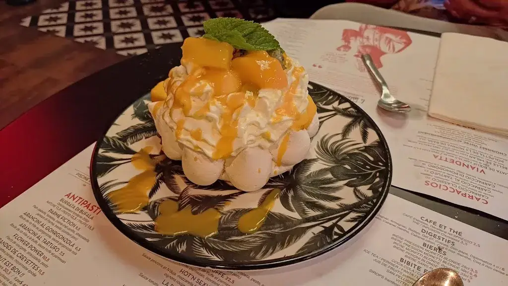 AF betontulpen_La table du vatican_Carcassonne_review